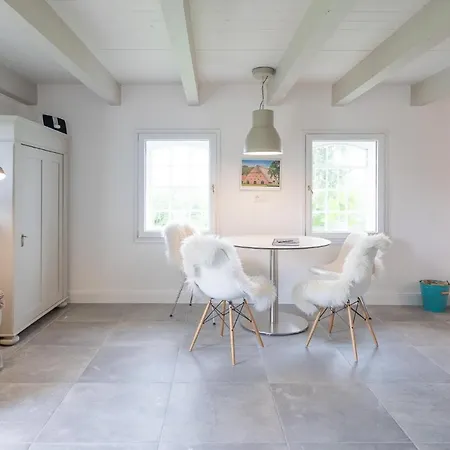 Idyllische Kleine Reetdachkate Mit Blick Ueber Felder - Kamin, Terrasse & Privatparkplatz *